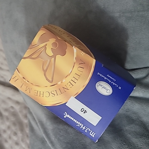 Winterzeit All Bundled Up Vintage Goebel Hummel 2221 2004 - Picture 14 of 15